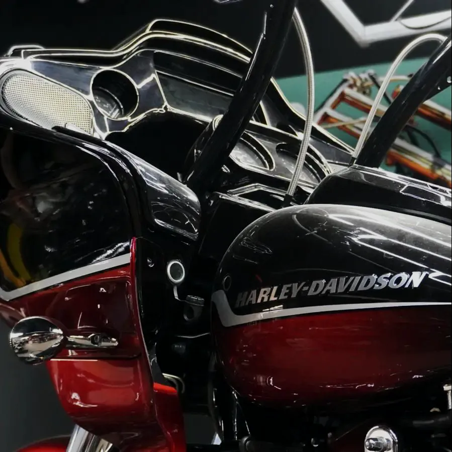 Zbiornik czerwonego Harleya Road Glide