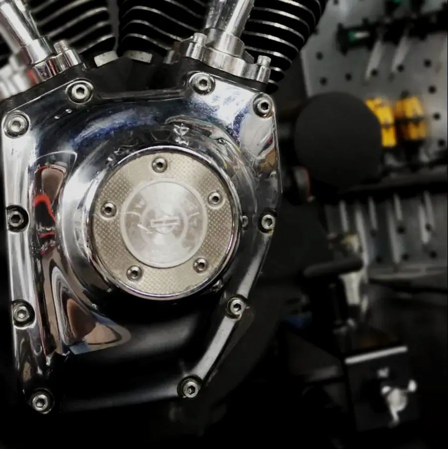 Chromowany silnik V-twin po serwisie